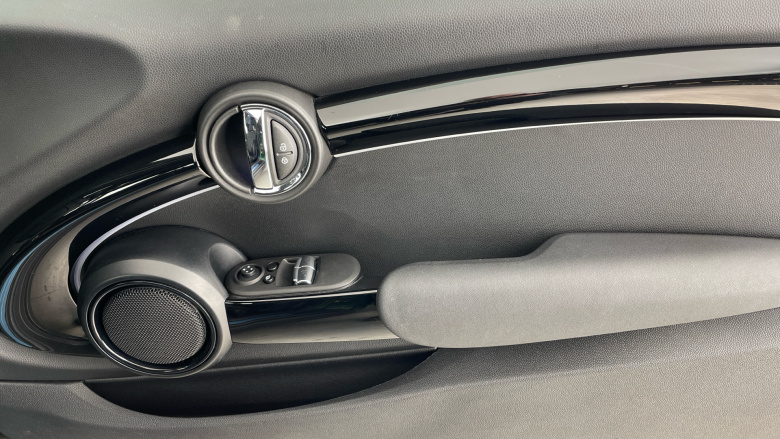 MINI Hatchback 135kW Cooper S Level 2 33kWh 3dr Auto Electric Hatchback